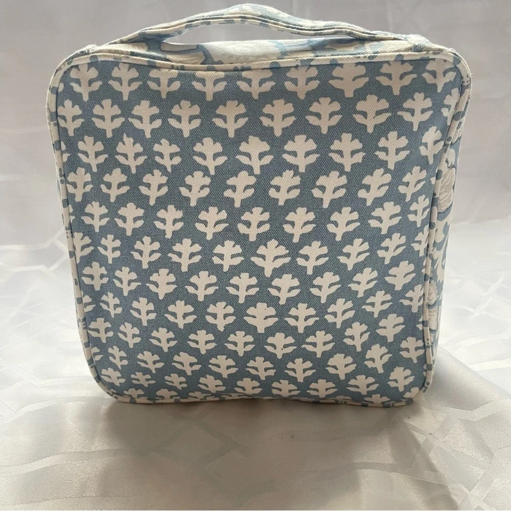 Aerin Estée Lauder Blue White Block Print Cosmetic Travel Bag NWOT